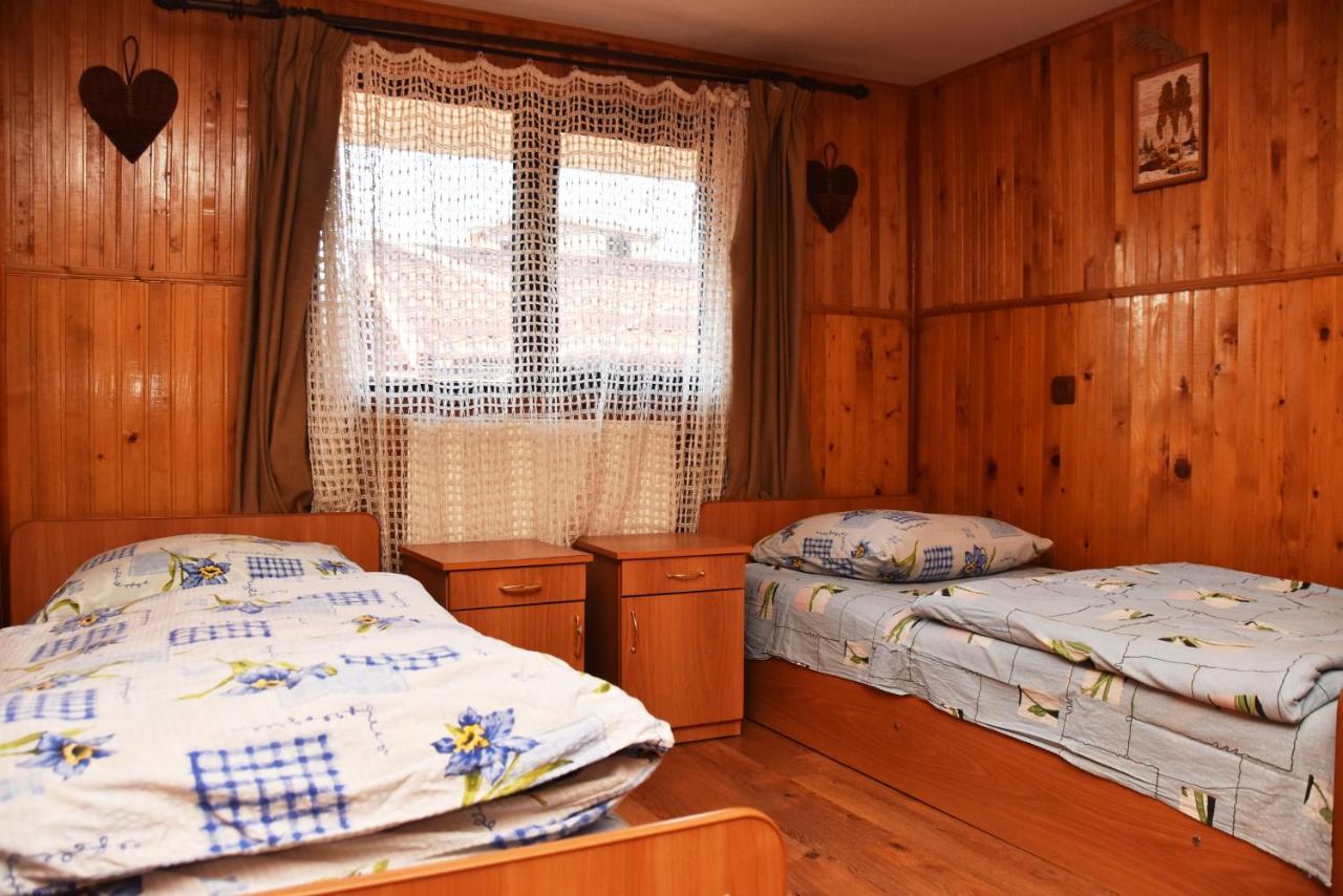 Guest House Mandrivnyi Rooms&Apartments Yasinia Esterno foto