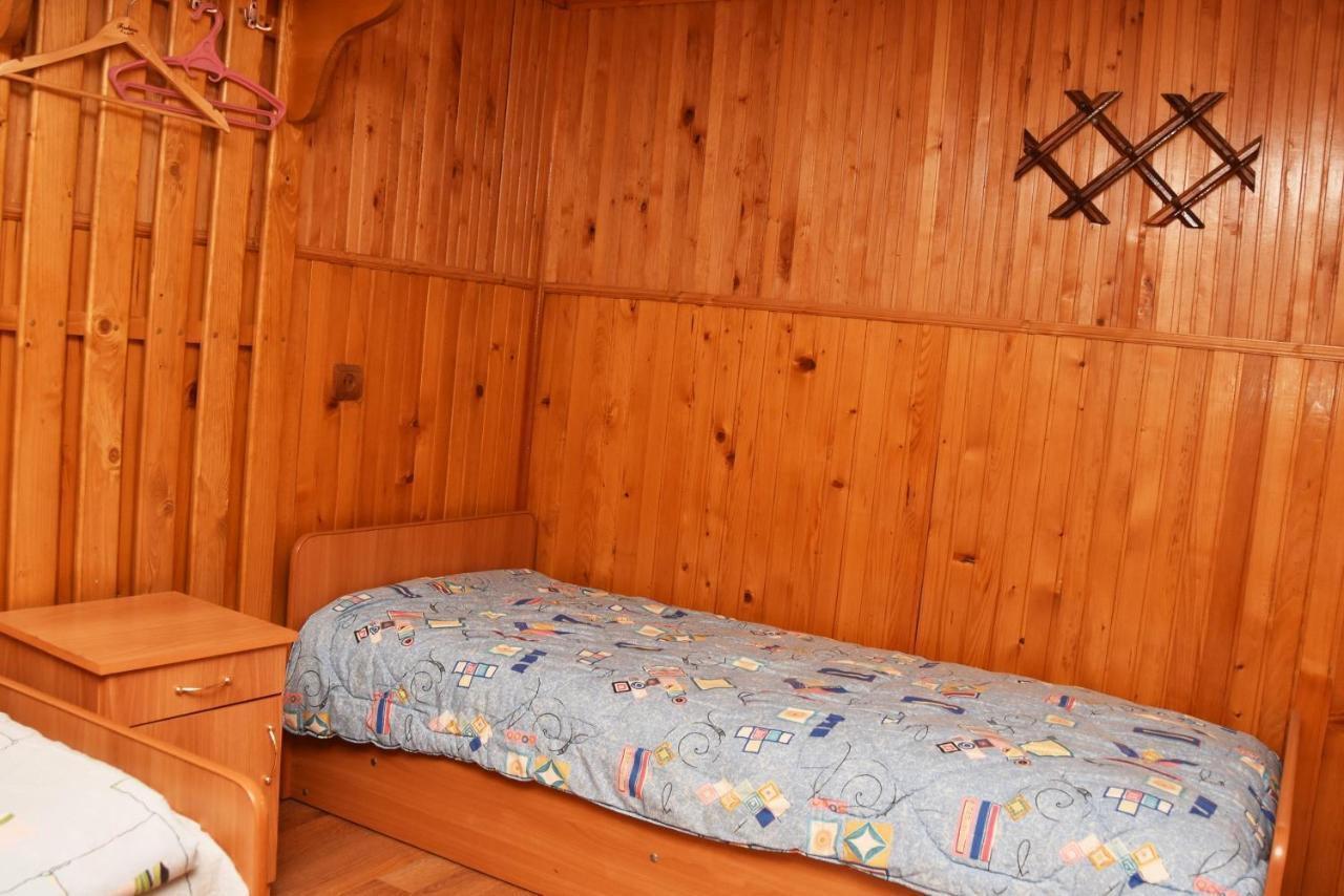 Guest House Mandrivnyi Rooms&Apartments Yasinia Esterno foto