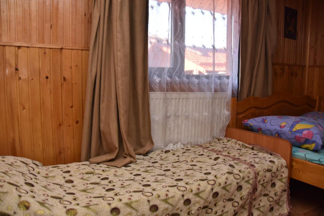 Guest House Mandrivnyi Rooms&Apartments Yasinia Esterno foto
