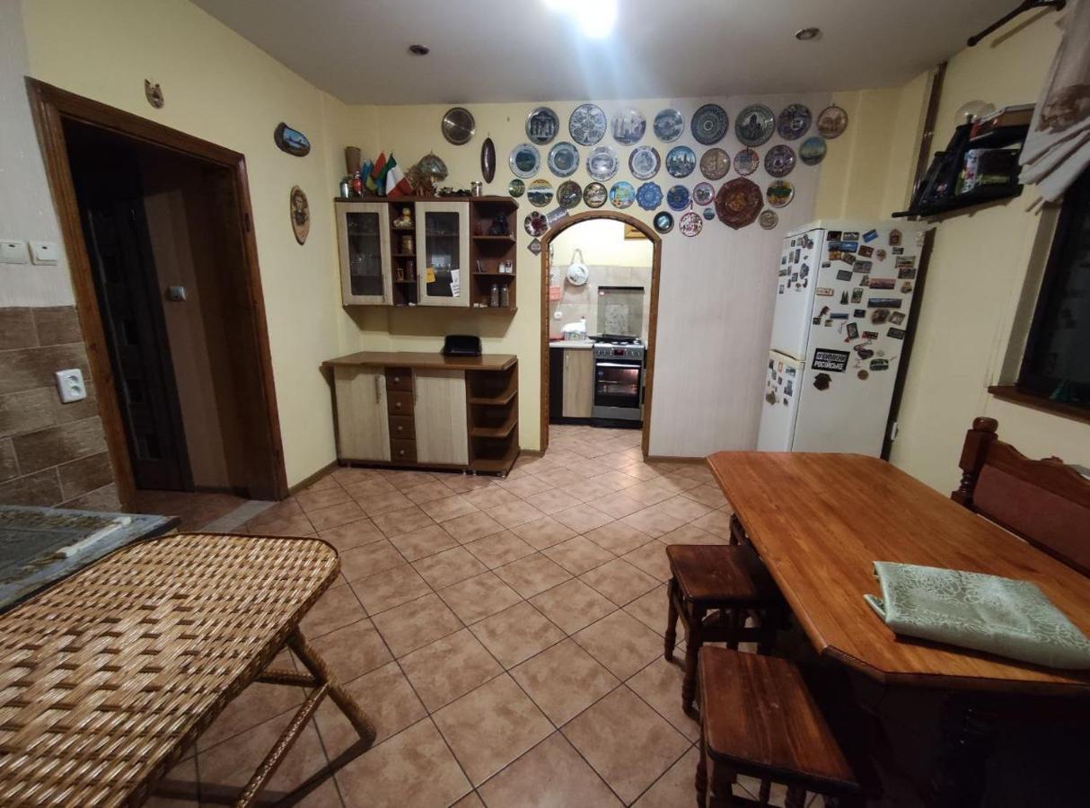 Guest House Mandrivnyi Rooms&Apartments Yasinia Esterno foto