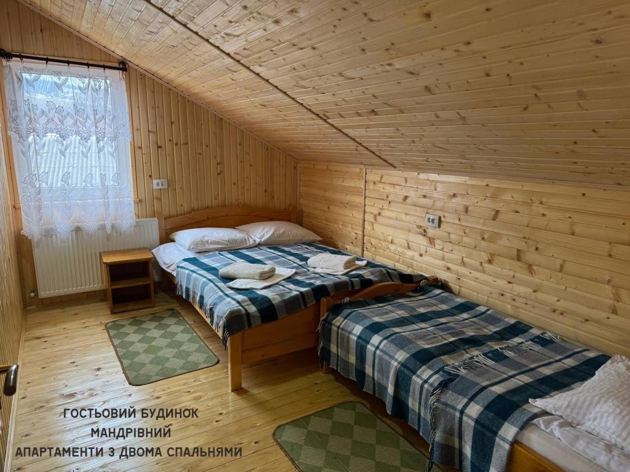 Guest House Mandrivnyi Rooms&Apartments Yasinia Esterno foto