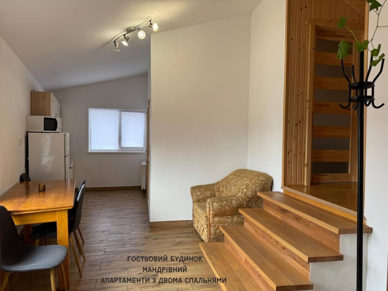 Guest House Mandrivnyi Rooms&Apartments Yasinia Esterno foto