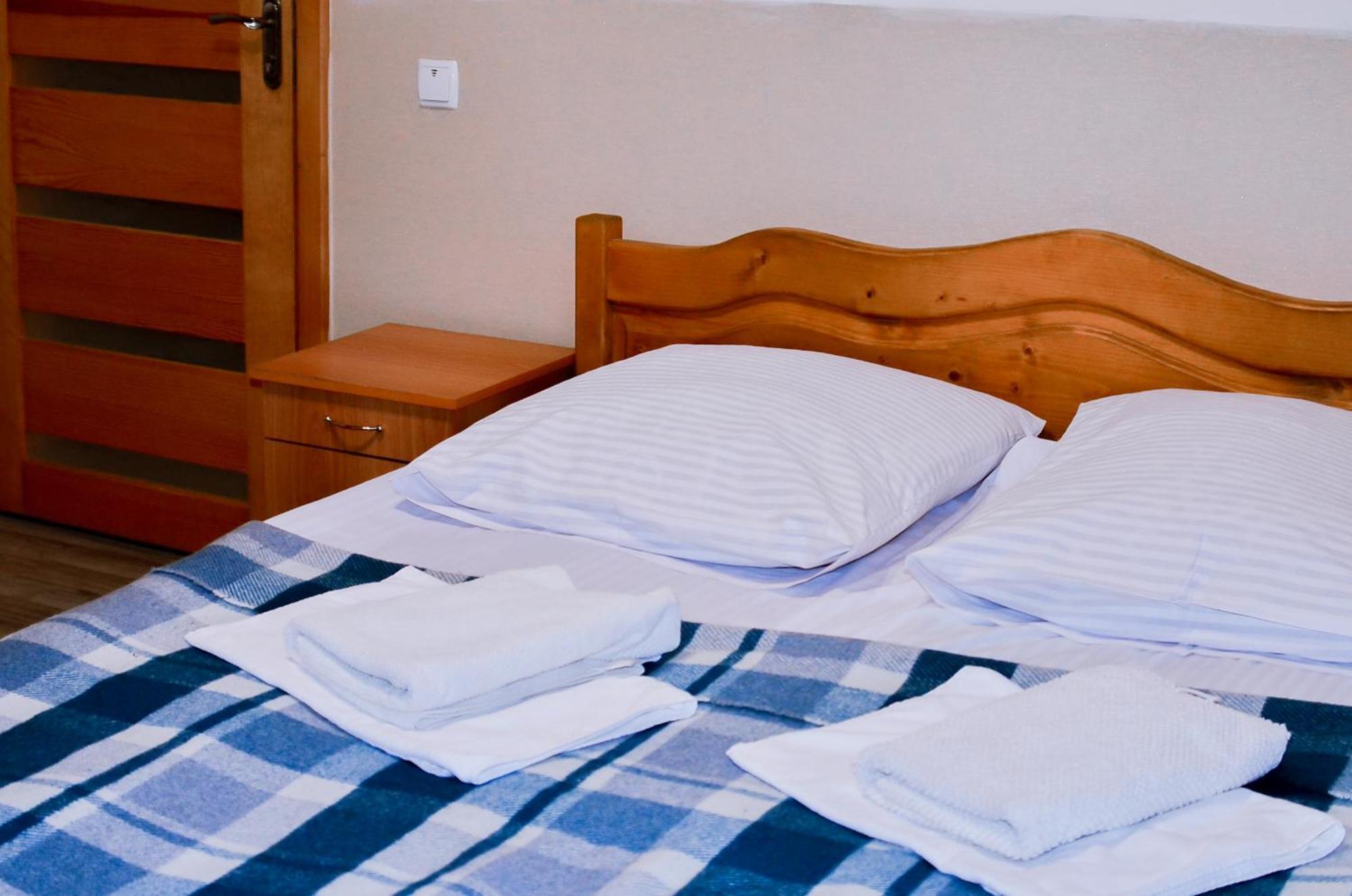 Guest House Mandrivnyi Rooms&Apartments Yasinia Esterno foto